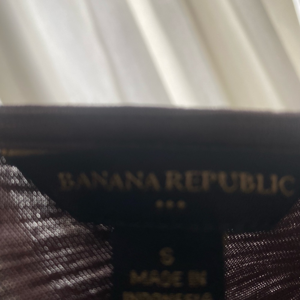 This Women’s Banana Republic szS with embroidered floral design is stunning - Picture 3 of 5